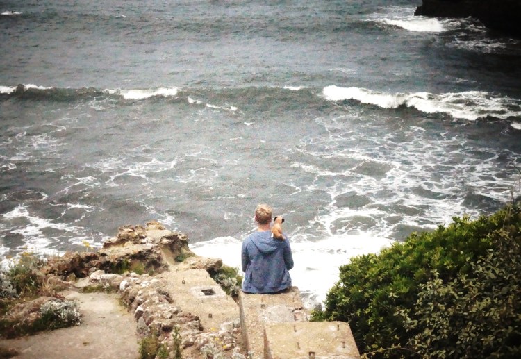 Grainey Dave on rock with tpj