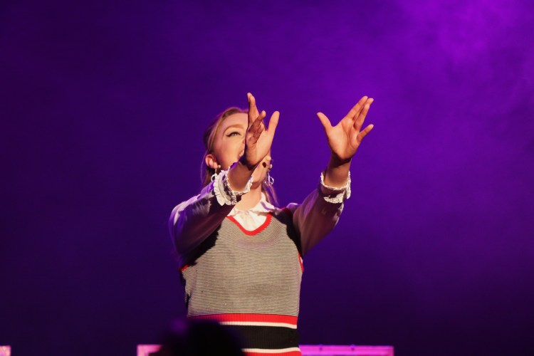 Beautiful Girl in Shout